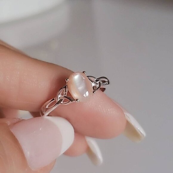 925 Sterling Silver Pink Mother of Pearl Ring, Celtic Irish Ring - Picture 4 of 7
